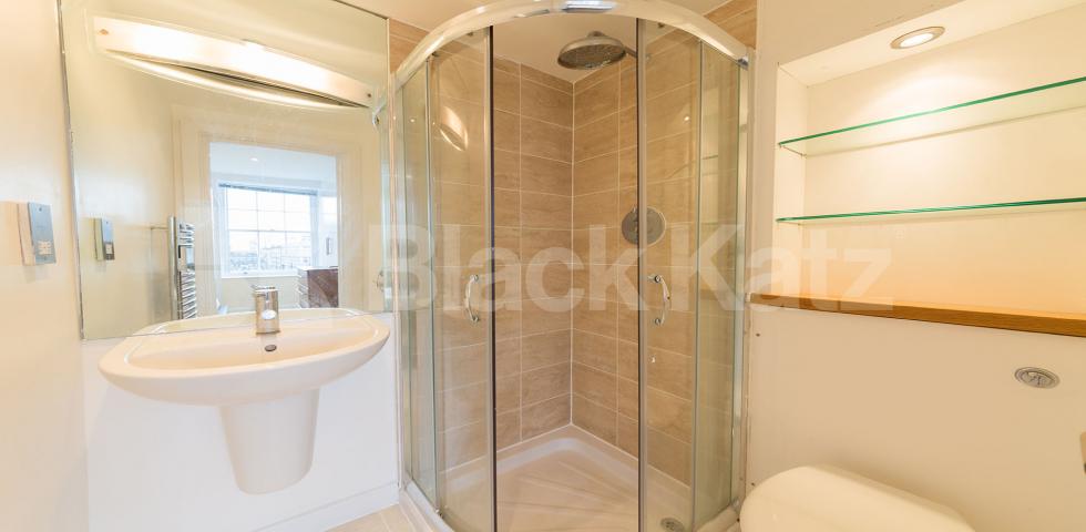 			2 Bedroom, 1 bath, 1 reception Flat			 Chapel Market, N1, ANGEL-ISLINGTON